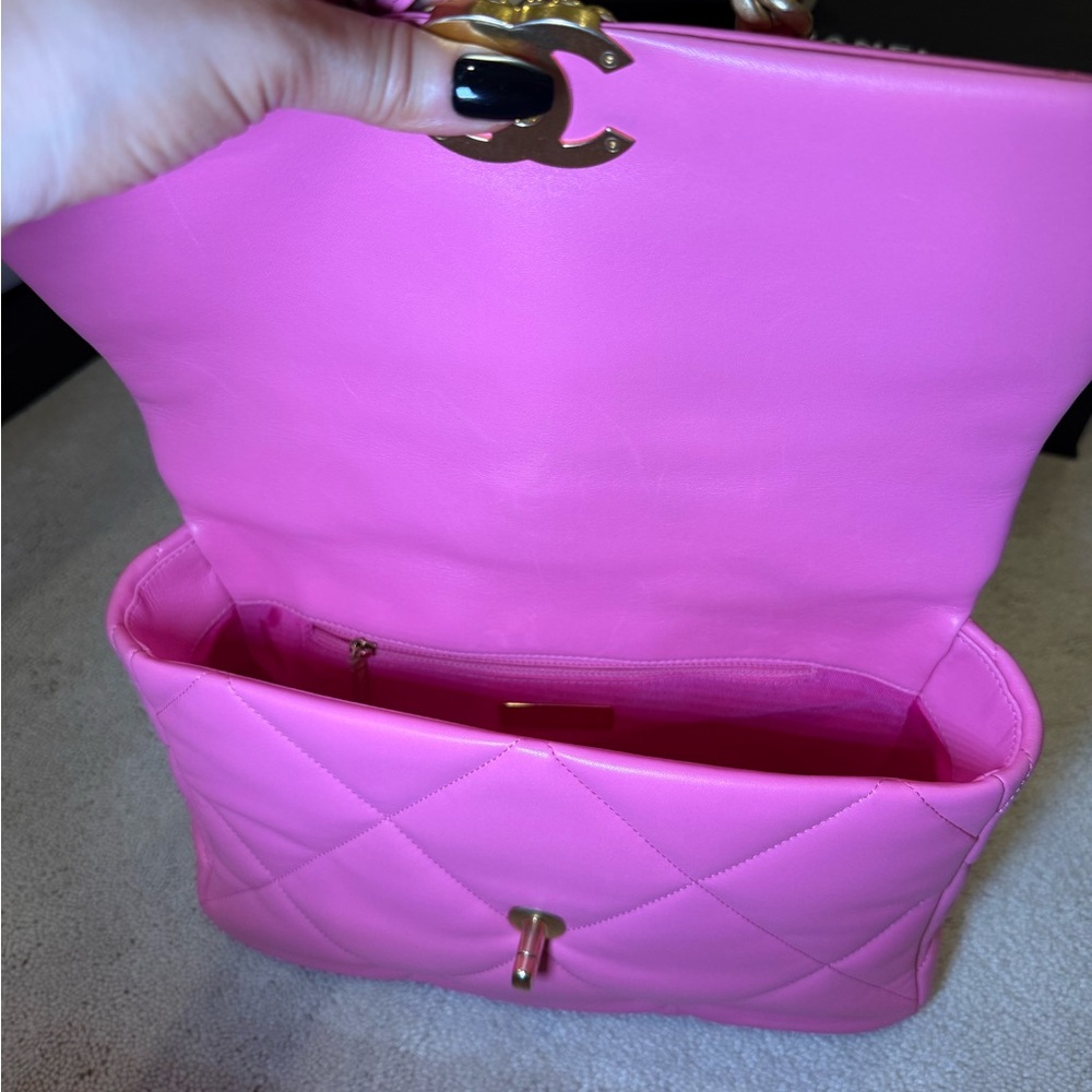 Chanel 19 Medium Flap in Neon Pink 21S hard to find color - Picture 9 of 12